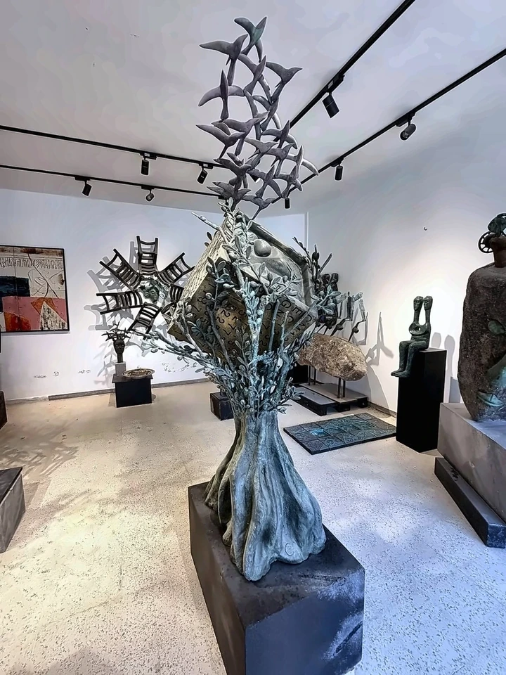 The permanent hall, the bronze olive tree at its centre.